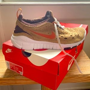LIKE NEW Nike Free Run Trail sneakers size 10.5